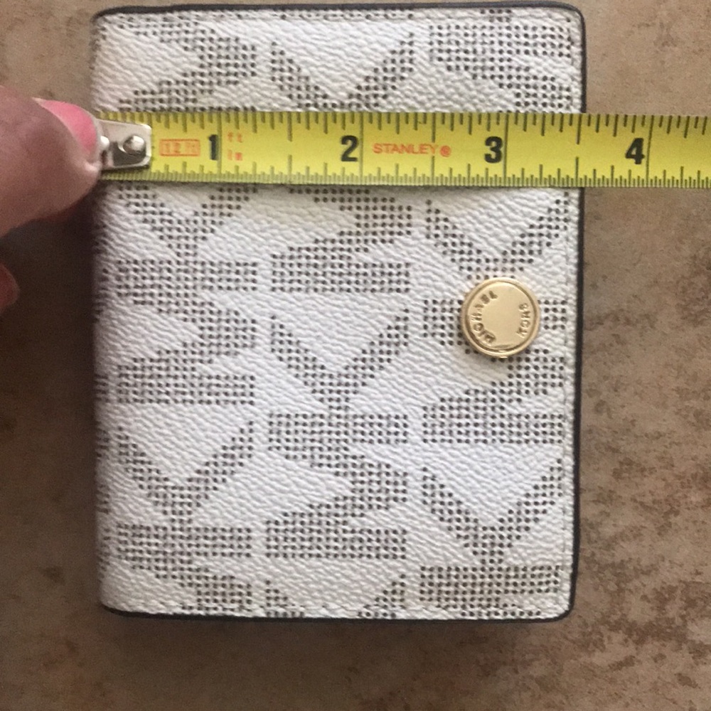 Michael Kors Wallet - Picture 14 of 15